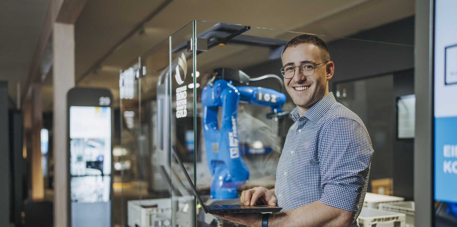 igz mitarbeiter vor igz roboter